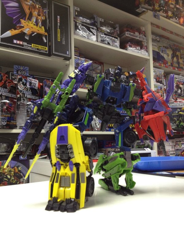 Transformers Generations Fall Of Cybertron Bruticus Out Of The Package Combined Images  (18 of 20)